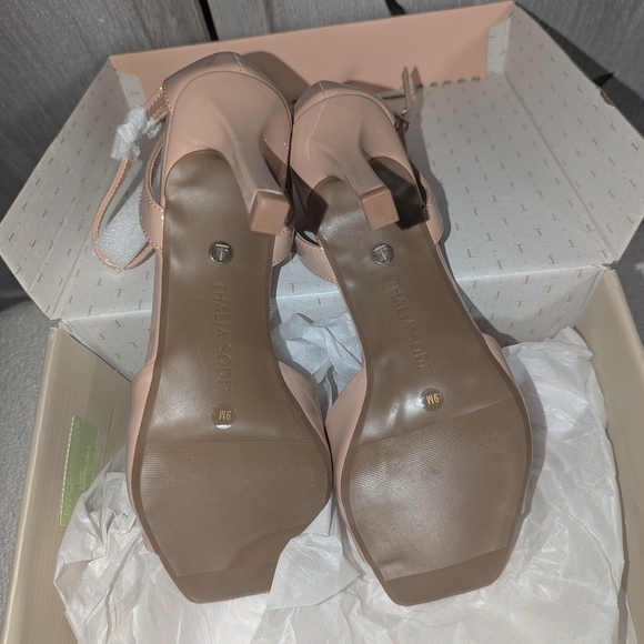 Elegant Beige Heels Thalia Sodi Ankle Strap Nude Heels Size 9 👠 - Picture 2 of 9